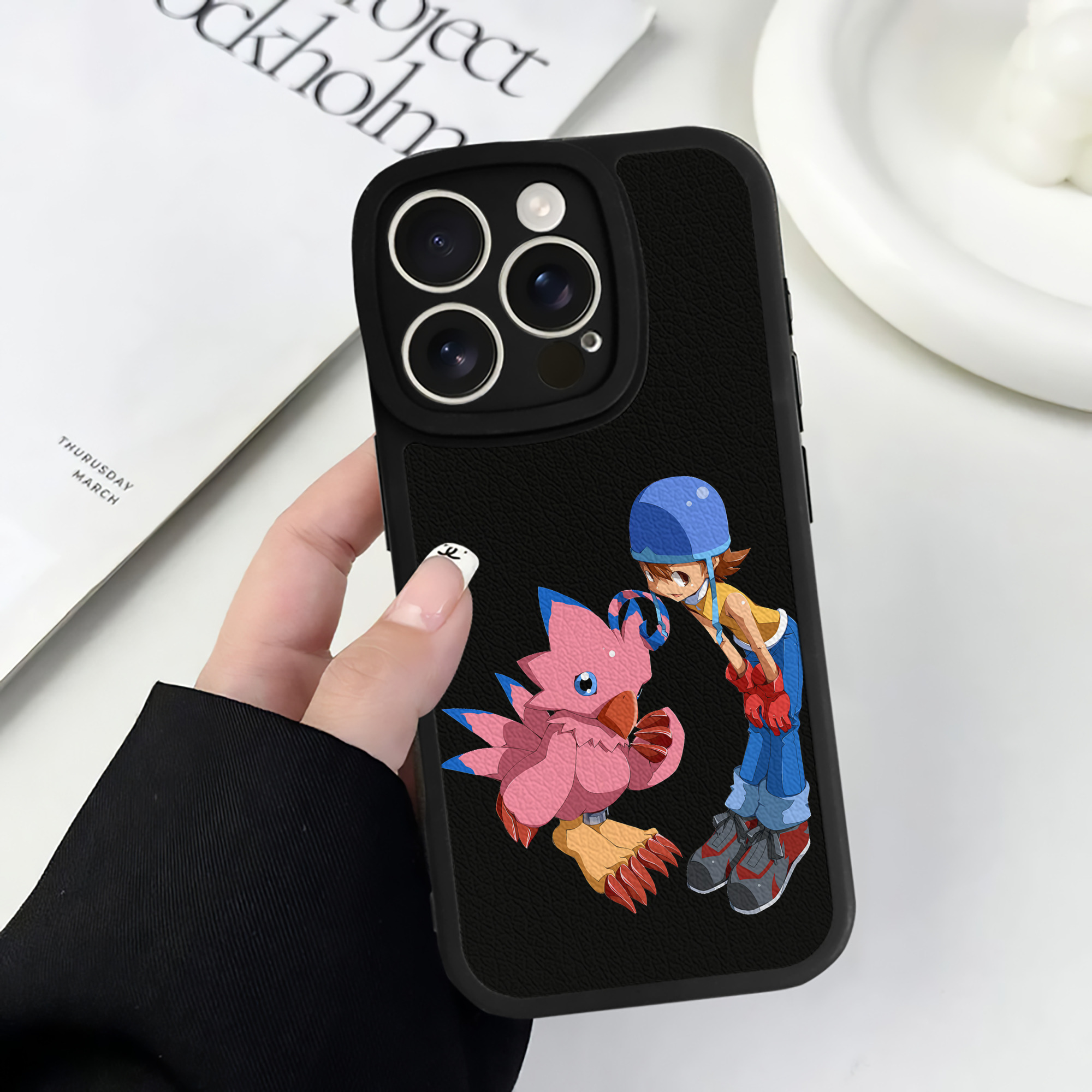 （画像用） Digimon デジタルモンスター/デジモン 【iPhone 16シリーズ対応】シリコンスマホケース（レザー調） 材質：シリコン